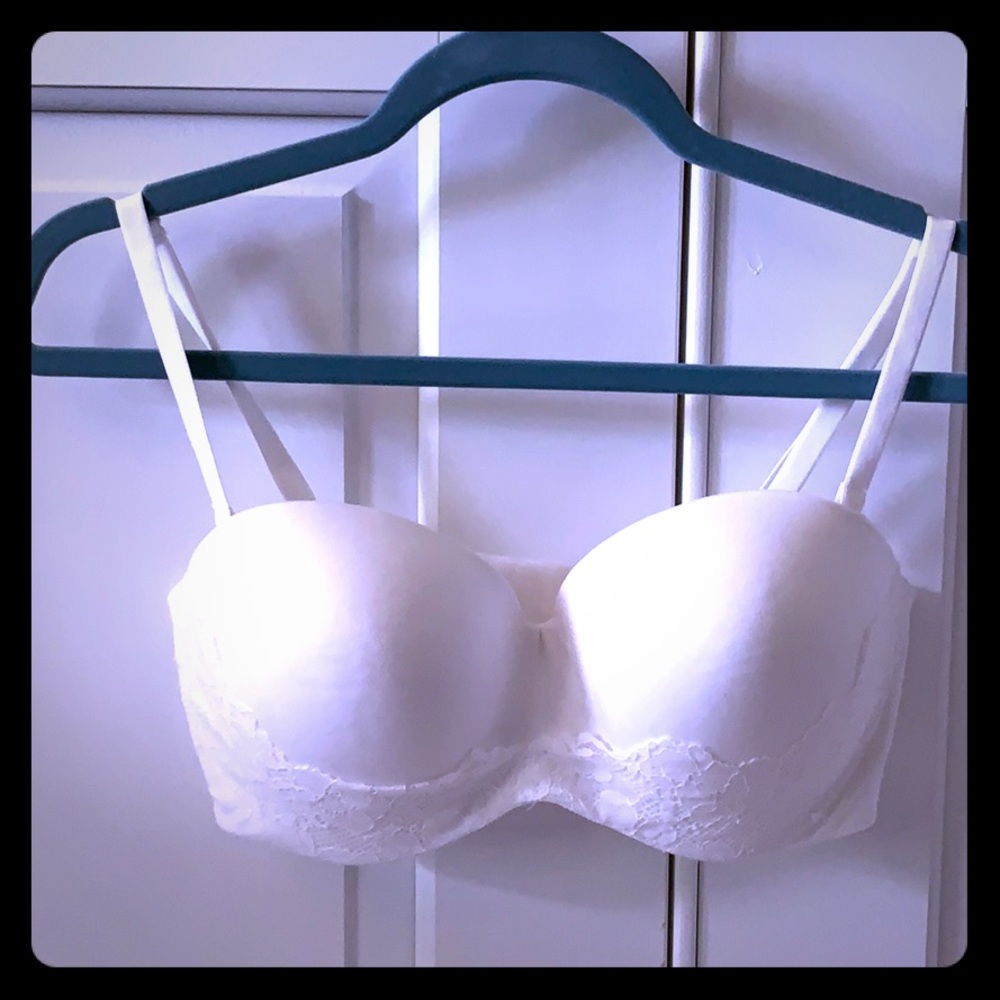 Strapless bra with straps